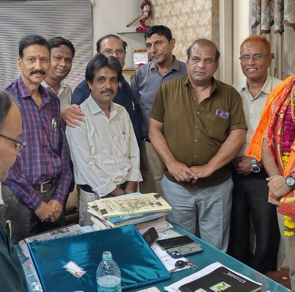 थाना प्रभारी गजेंद्र पचौरिया का व्यापारी महासंघ ने किया सम्मान